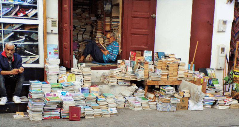 Vendedor de libros en la medina de Rabat