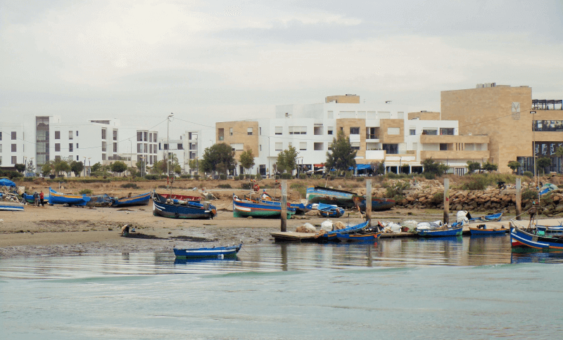 barcas en la orilla de Sal茅 enfrente de Rabat